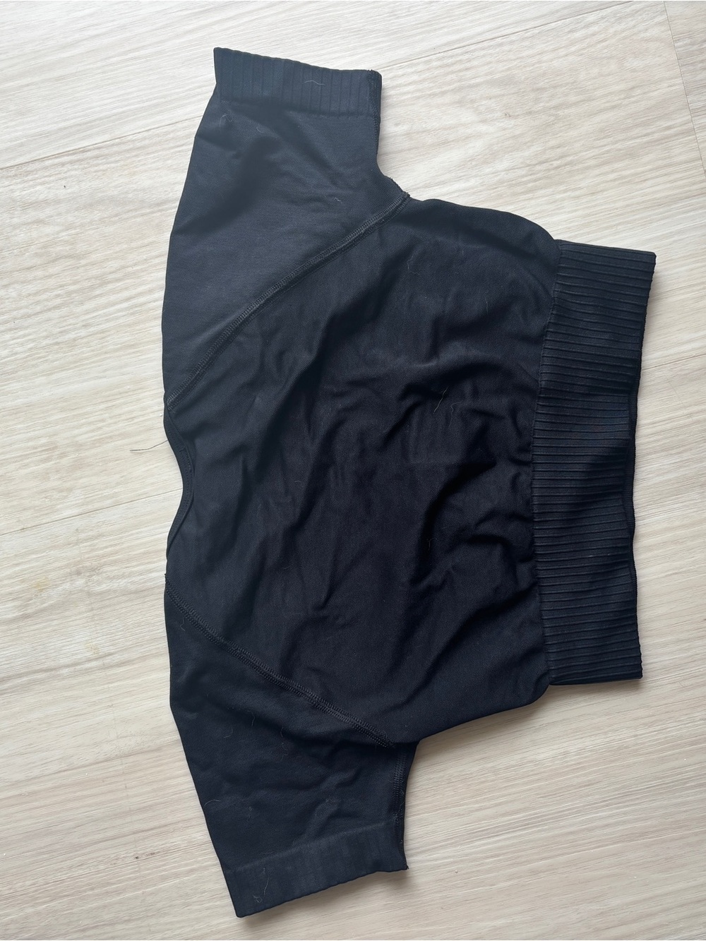 Bo+Tee Black Cropped Short Sleeve V-Neck Top - Picture 3 of 3